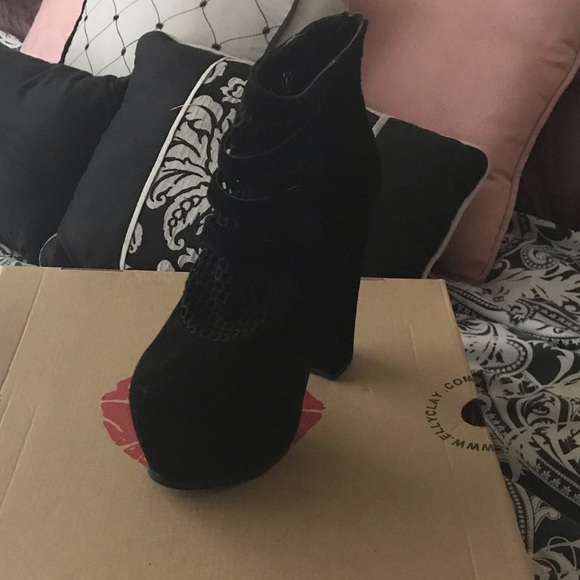 Black platform boots/booties - Picture 3 of 3